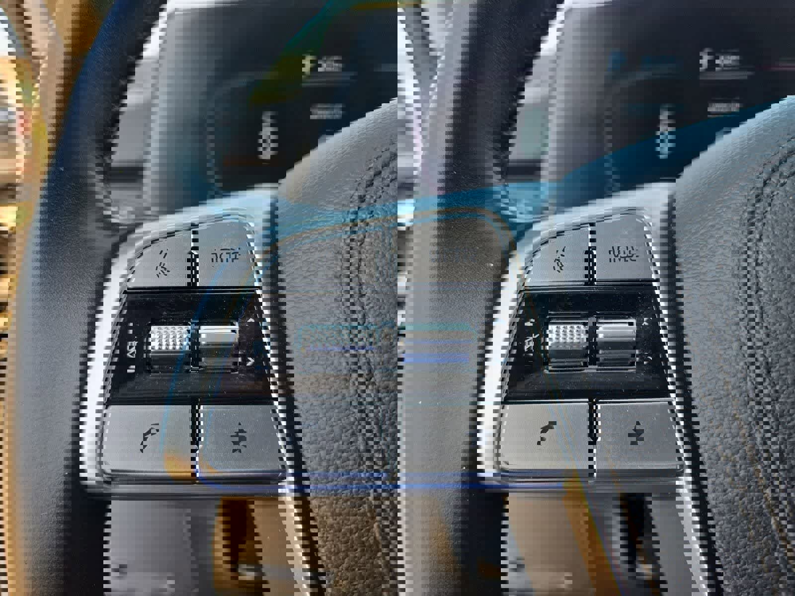 Used 2023 Kia Telluride EX w/ EX Captain's Chair Package image 23