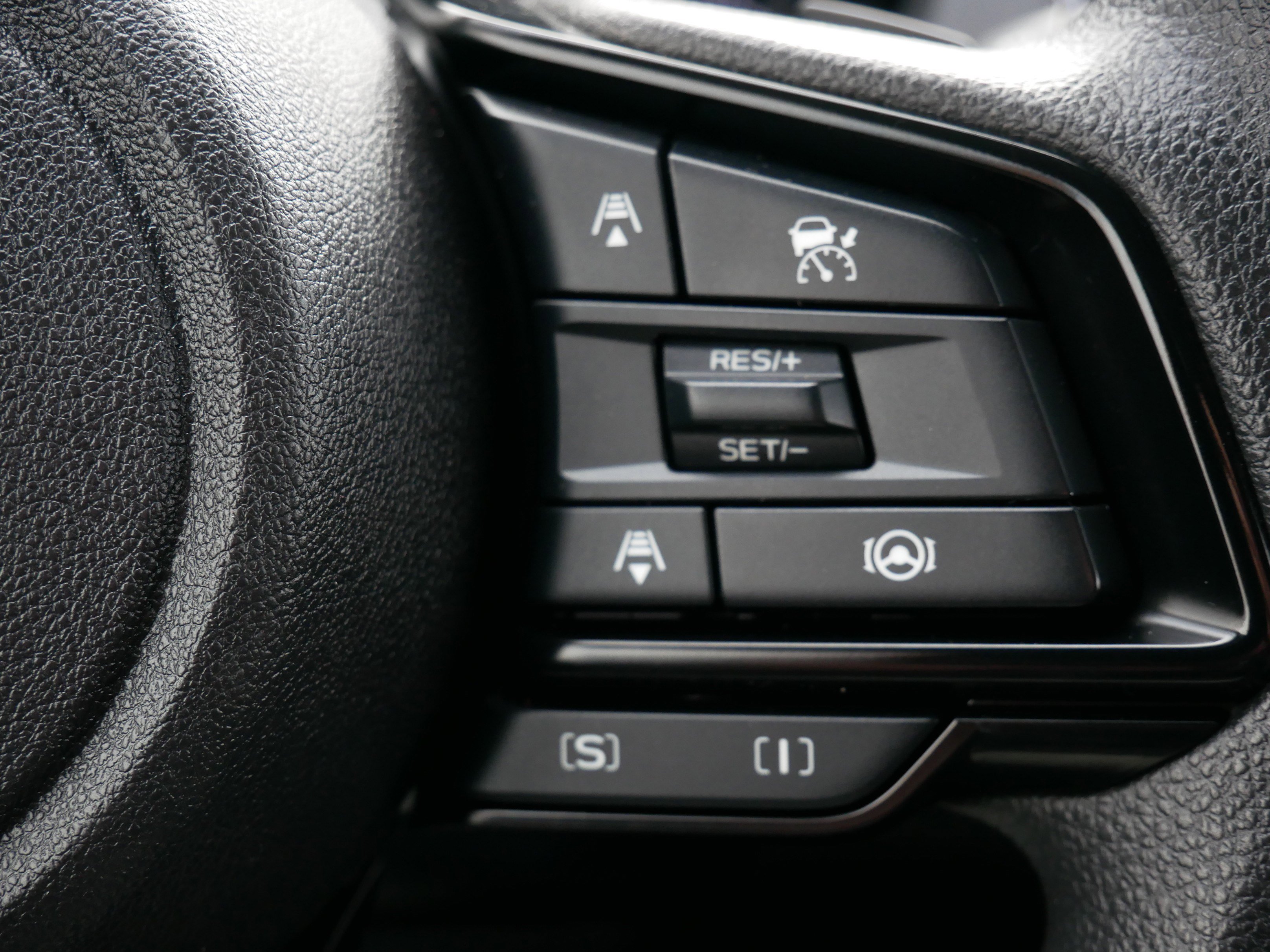 Certified 2025 Subaru Crosstrek 2.0i Premium image 30