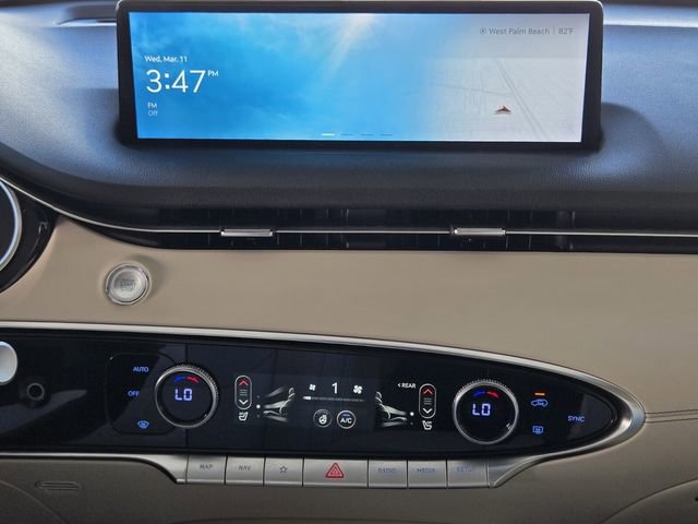 Used 2025 Genesis GV70 2.5T w/ Select Package image 18