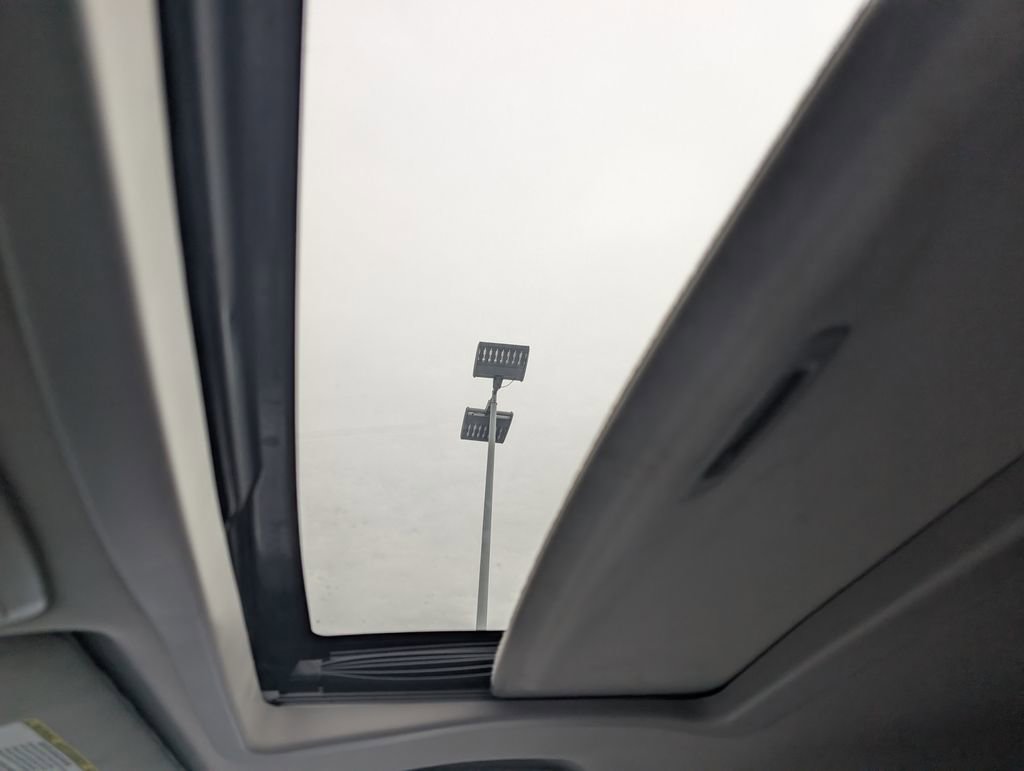 Used 2017 Toyota Sienna L image 26