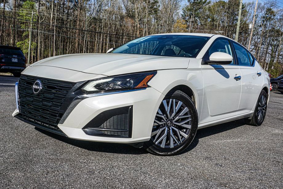 Used 2023 Nissan Altima 2.5 SV