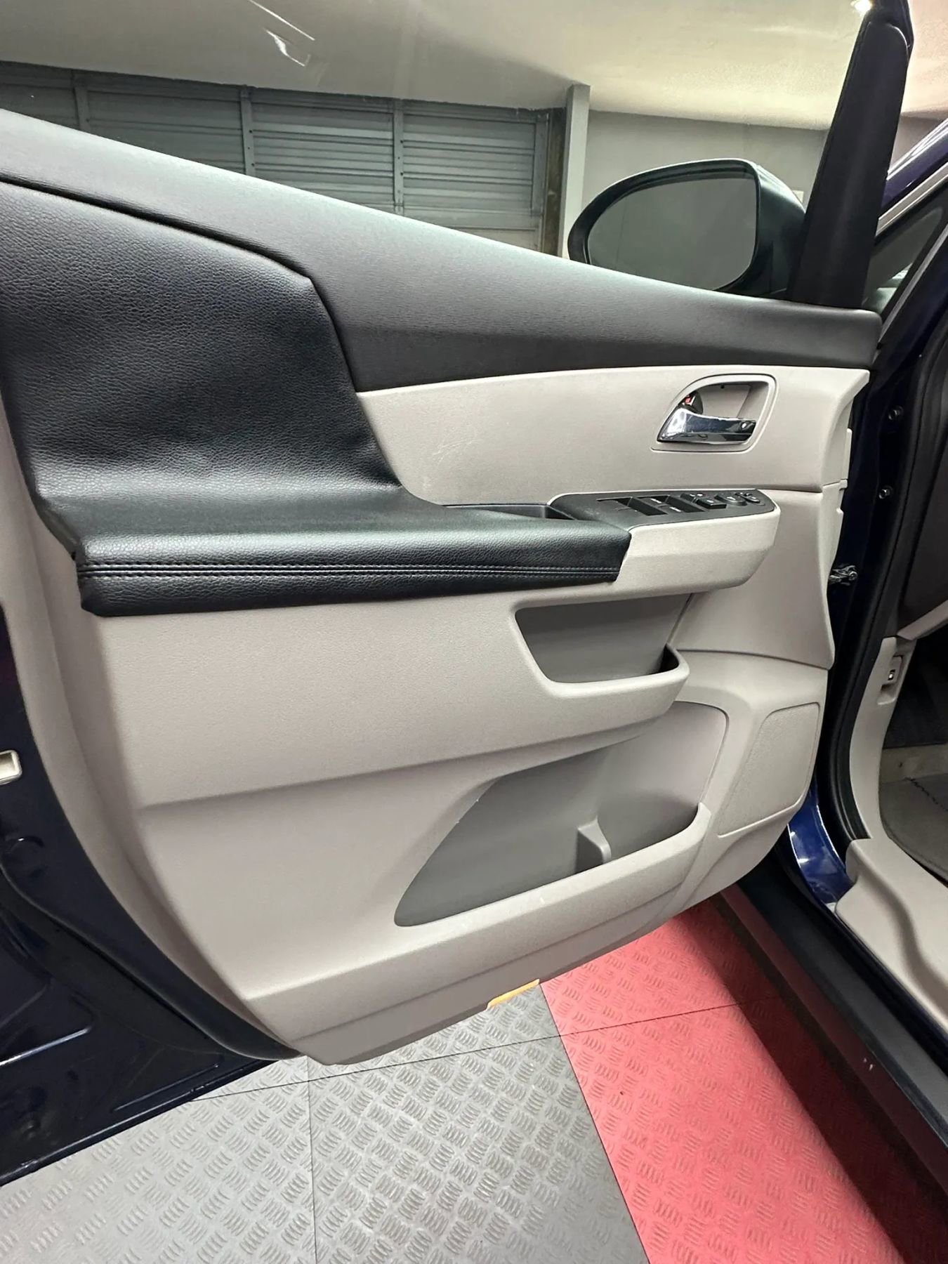 Used 2015 Honda Odyssey EX image 9