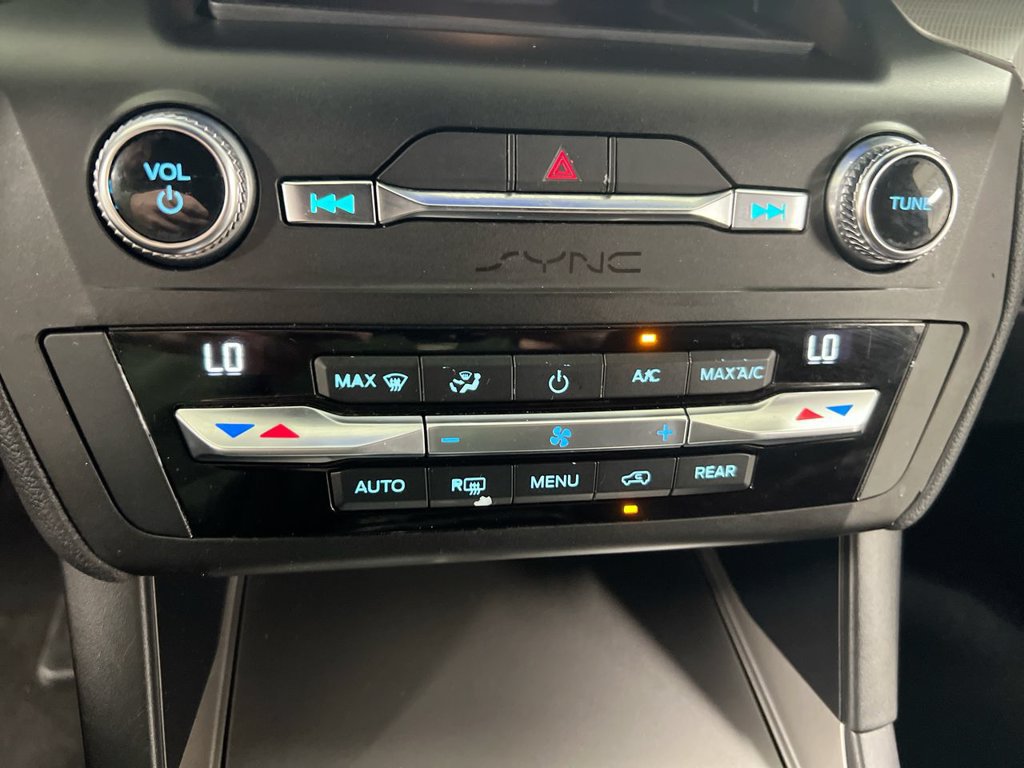 Used 2020 Ford Explorer XLT AWD/4WD image 16