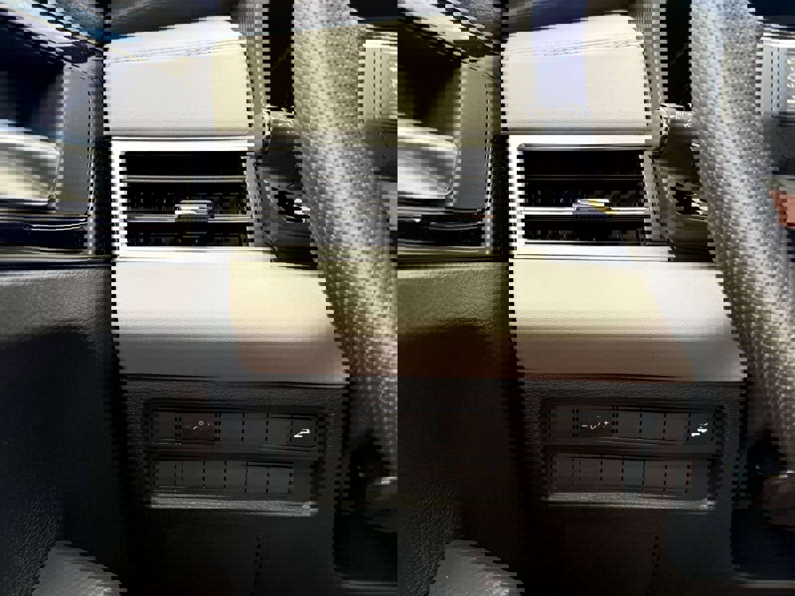 New 2025 Mitsubishi Outlander AWD image 43