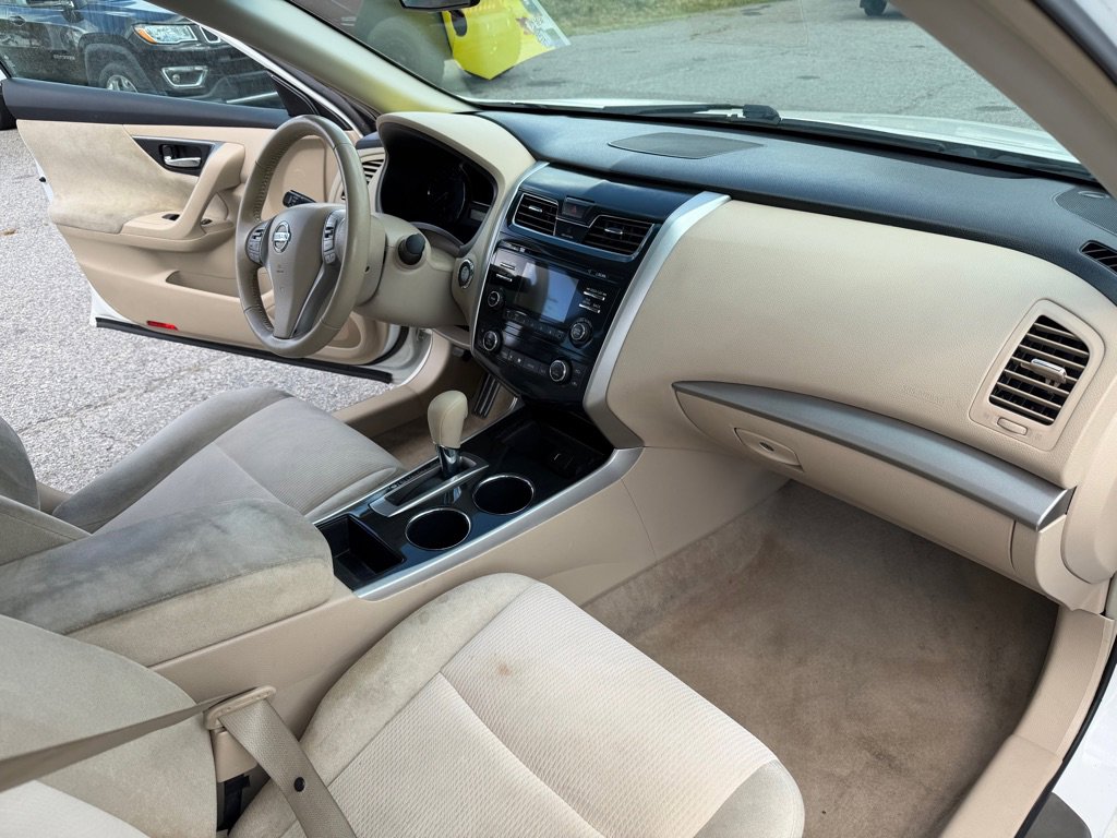 Used 2013 Nissan Altima 2.5 SV FWD image 16
