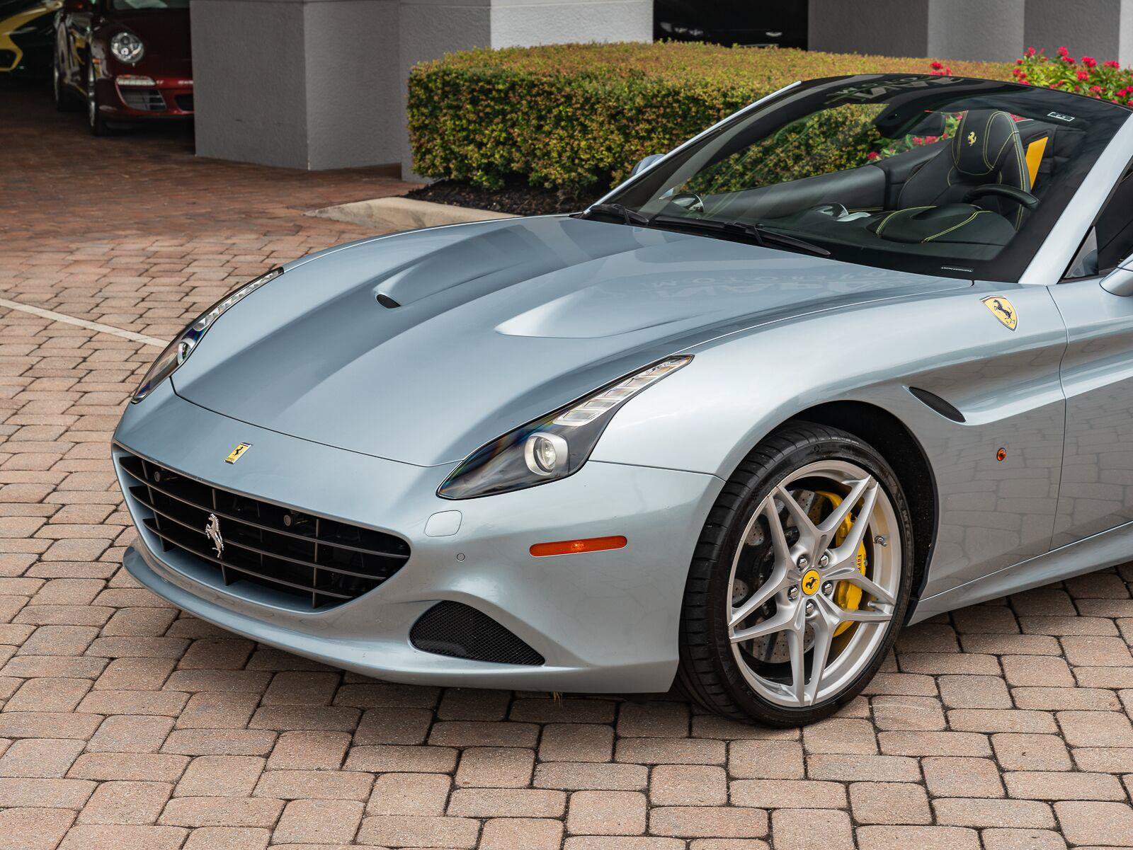 Used 2016 Ferrari California T RWD image 33