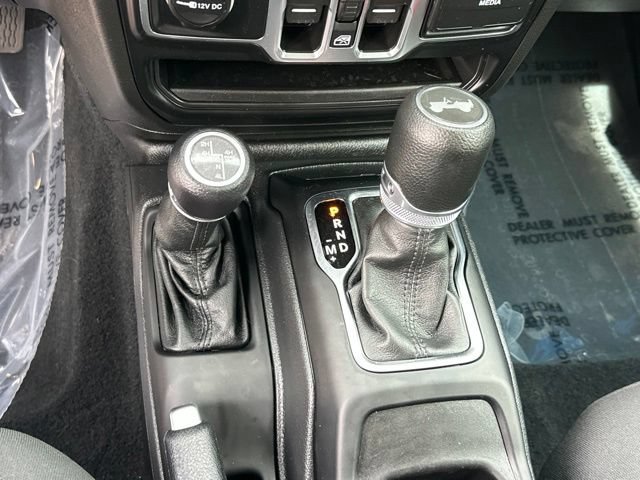 Used 2023 Jeep Wrangler Unlimited w/ Cold Weather Group AWD/4WD image 4