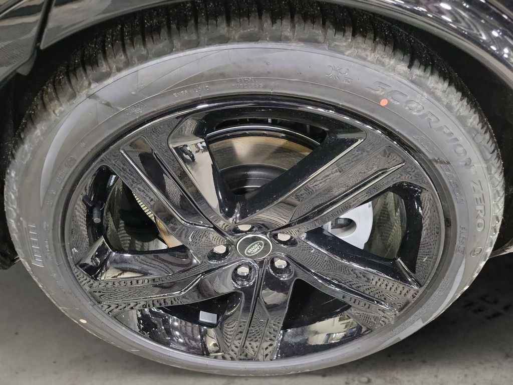 New 2026 Land Rover Discovery Limited Edition image 10