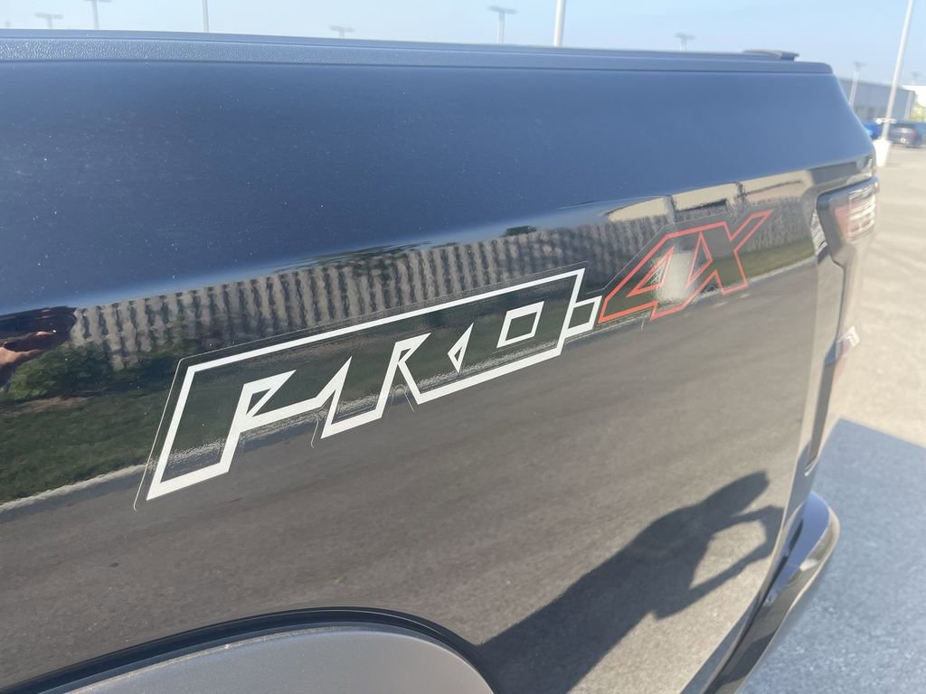 Used 2025 Nissan Frontier PRO-4X image 12