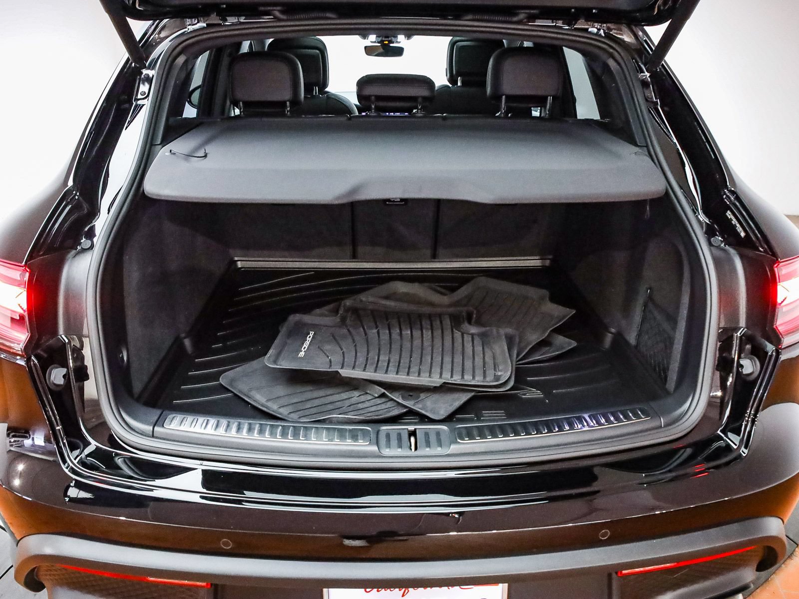 Certified 2026 Porsche Macan AWD/4WD image 31