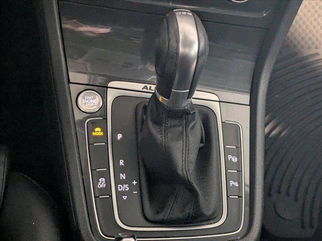 Used 2018 Volkswagen Golf S image 12