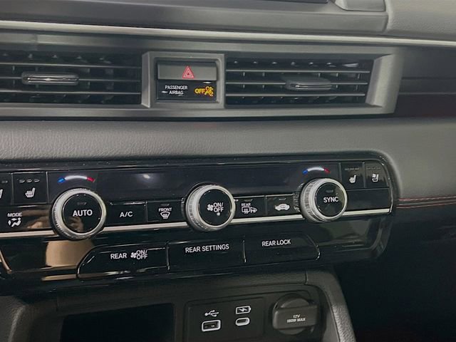 Used 2025 Honda Pilot Black Edition image 23