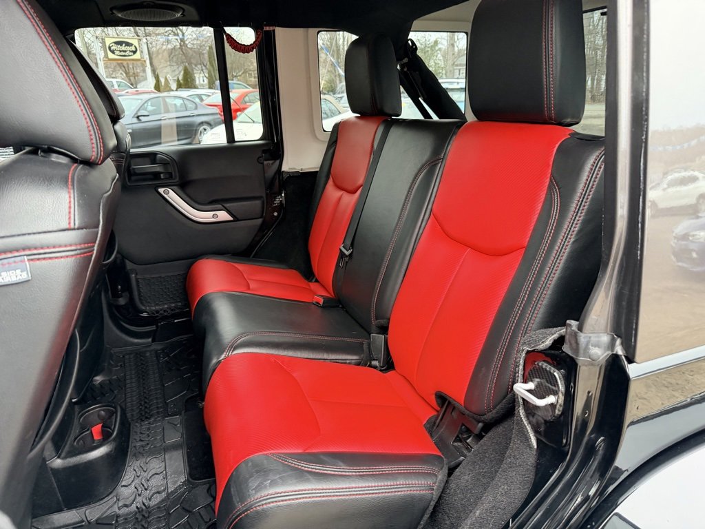 Used 2013 Jeep Wrangler Unlimited Sahara image 30