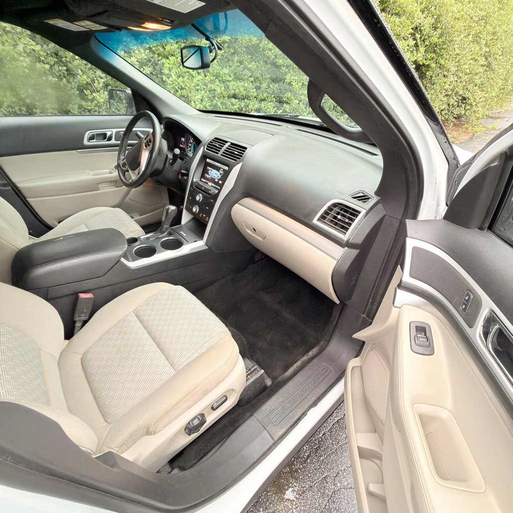 Used 2014 Ford Explorer XLT w/ Equipment Group 201A FWD image 23