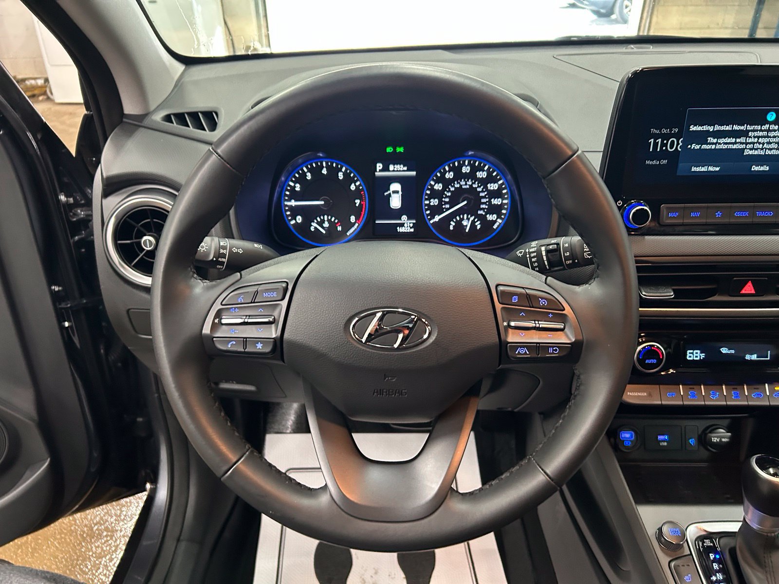 Used 2023 Hyundai Kona SEL w/ Convenience Package AWD/4WD image 17