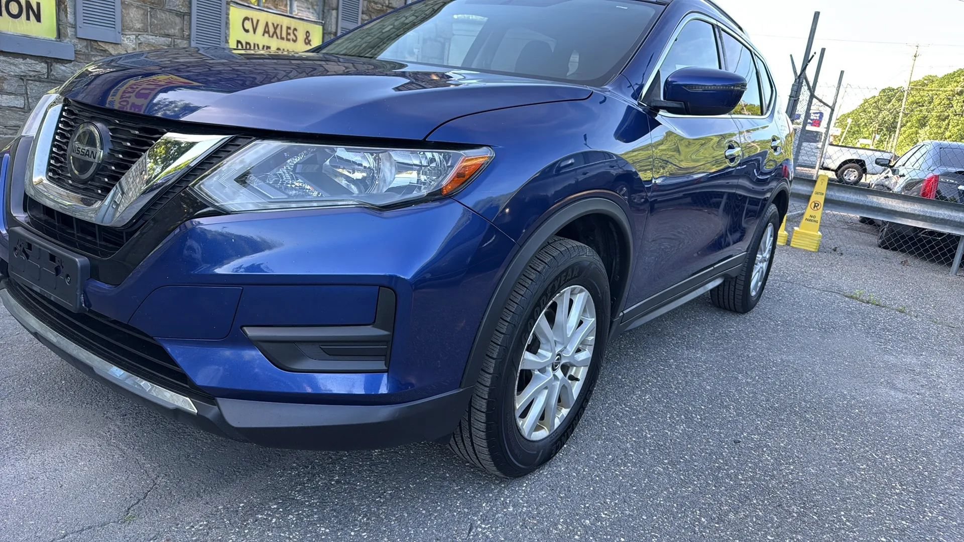 Used 2018 Nissan Rogue SV AWD/4WD image 5