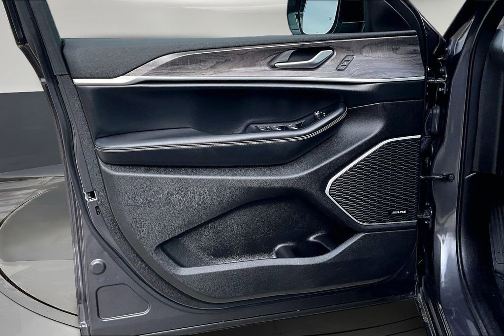 Used 2023 Jeep Grand Cherokee 4WD 4xe image 19