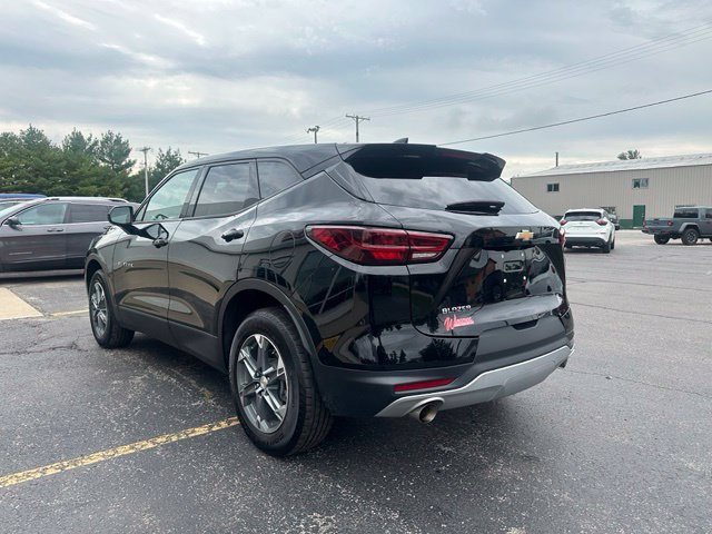 Used 2025 Chevrolet Blazer LT FWD image 9