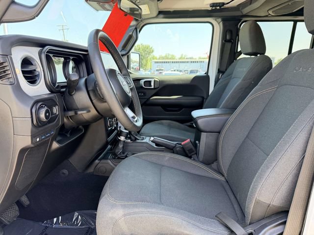 Used 2024 Jeep Wrangler Unlimited Sahara AWD/4WD image 16