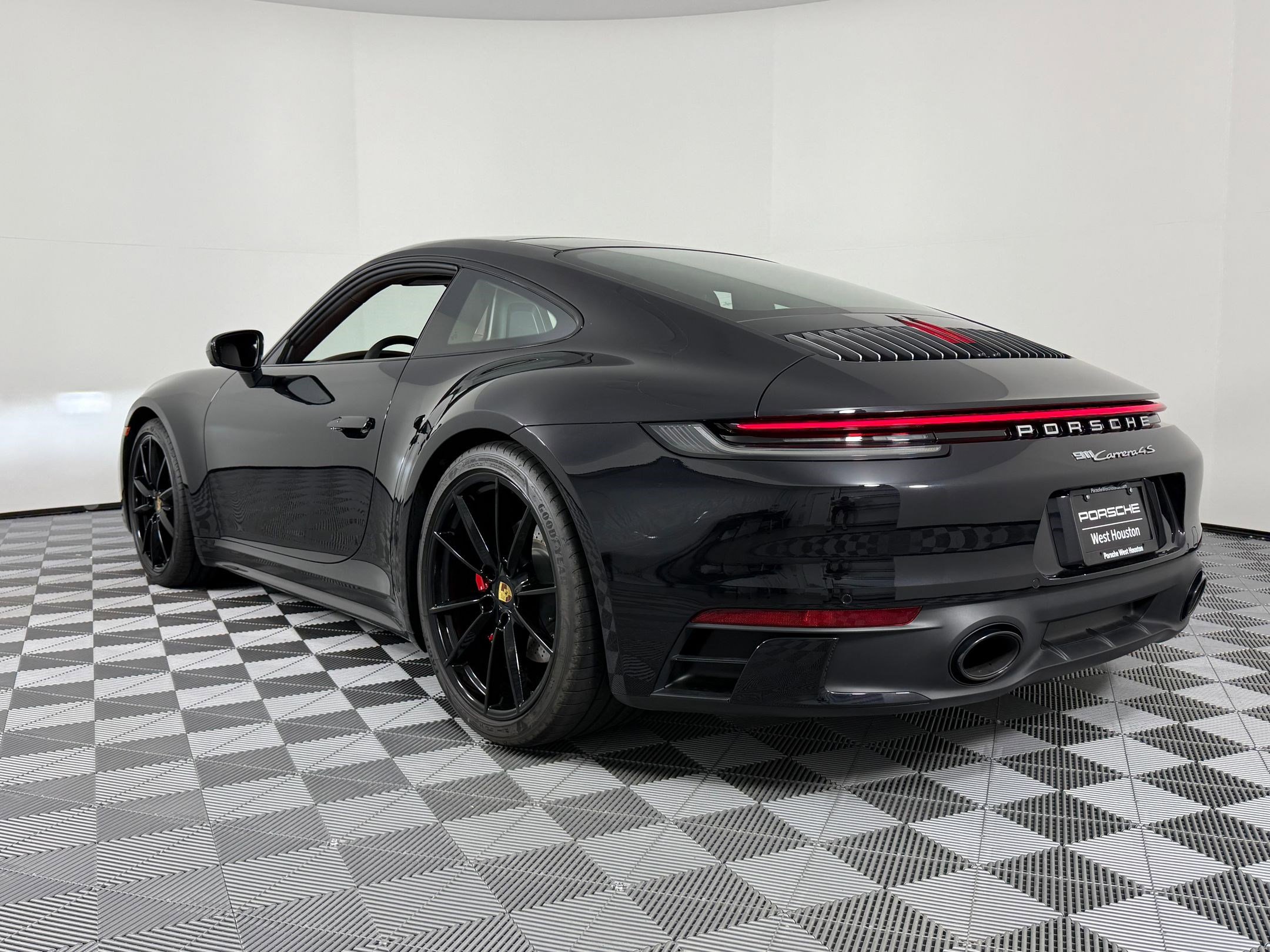 Used 2024 Porsche 911 Carrera 4S image 3
