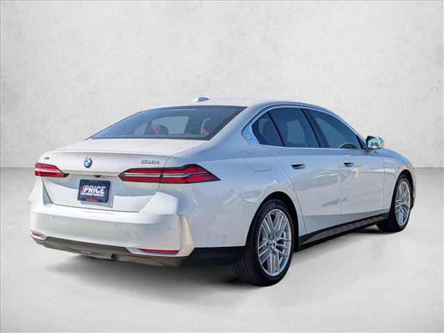 Used 2025 BMW 530i xDrive w/ Premium Package image 5
