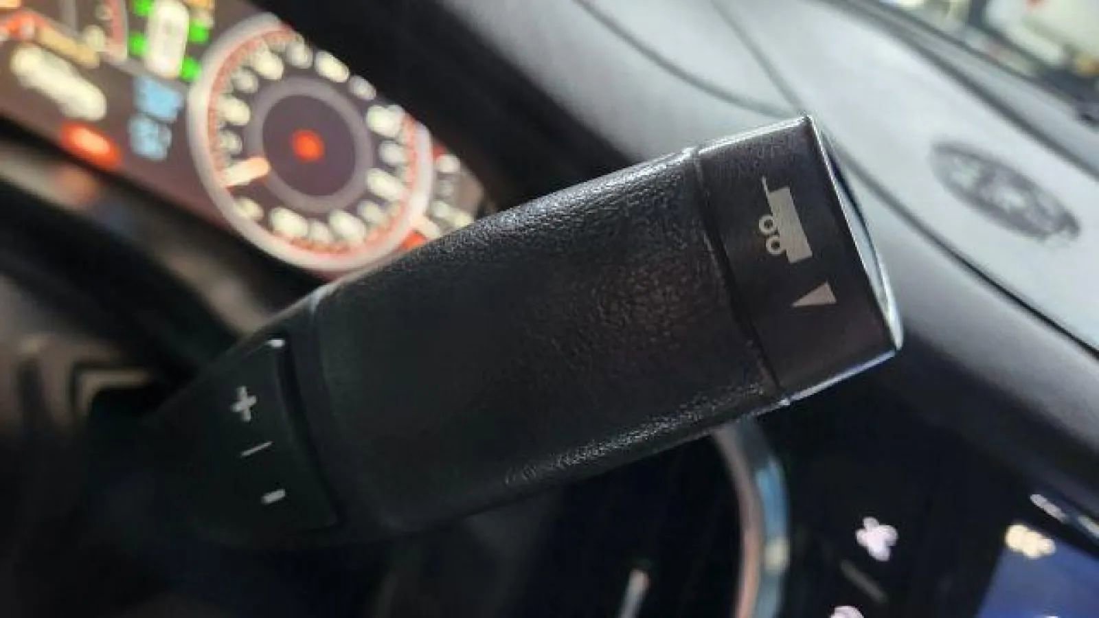 Used 2015 Cadillac Escalade Premium image 36