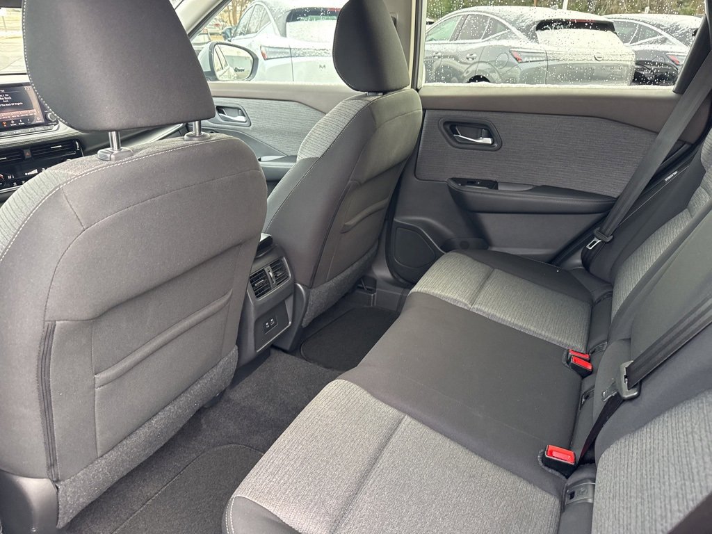 Used 2022 Nissan Rogue SV image 14