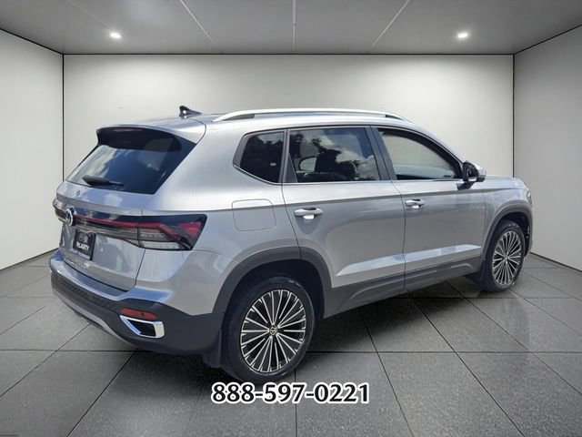 Used 2025 Volkswagen Taos SE FWD image 5
