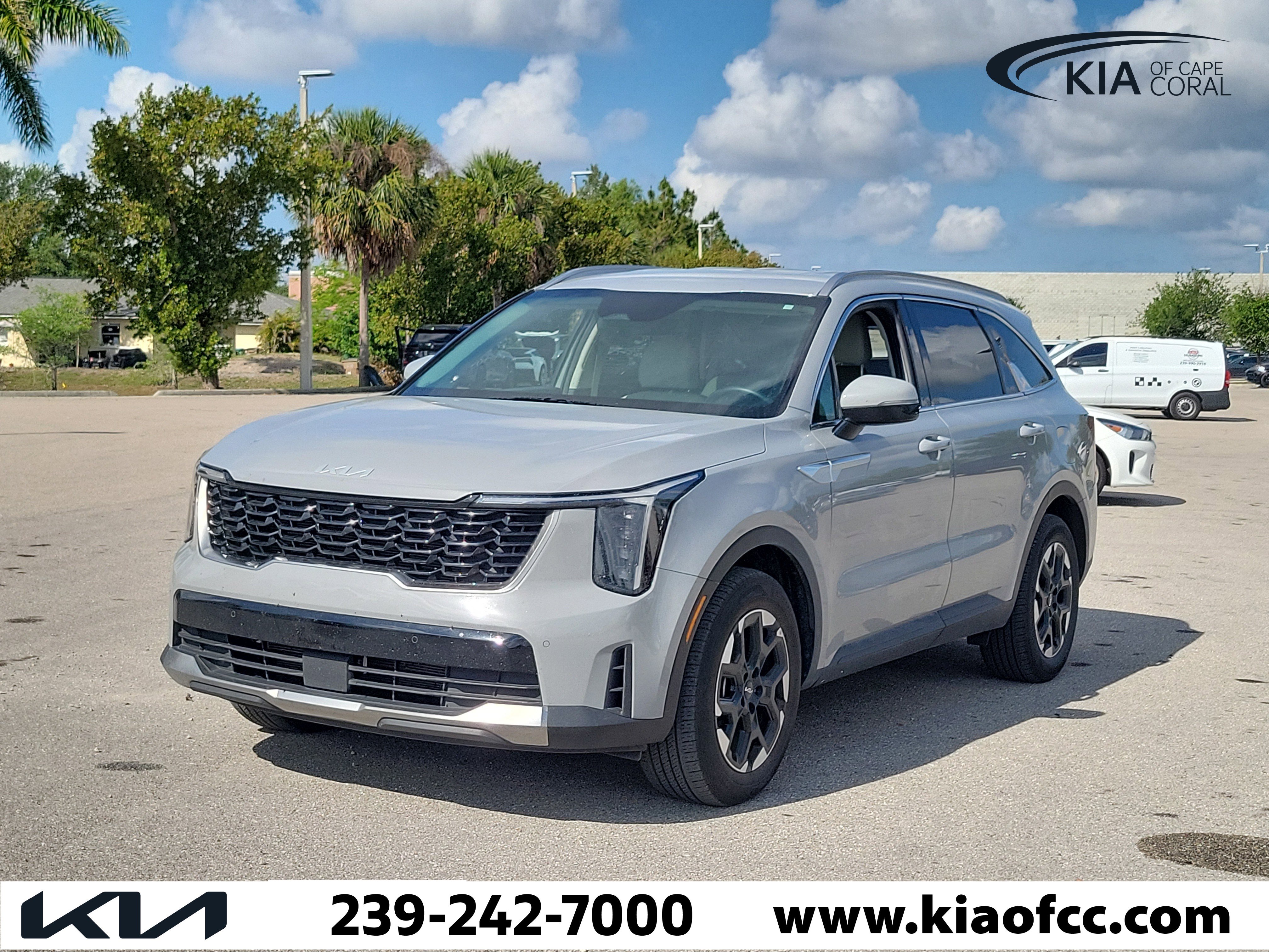 Used 2025 Kia Sorento S FWD image 3