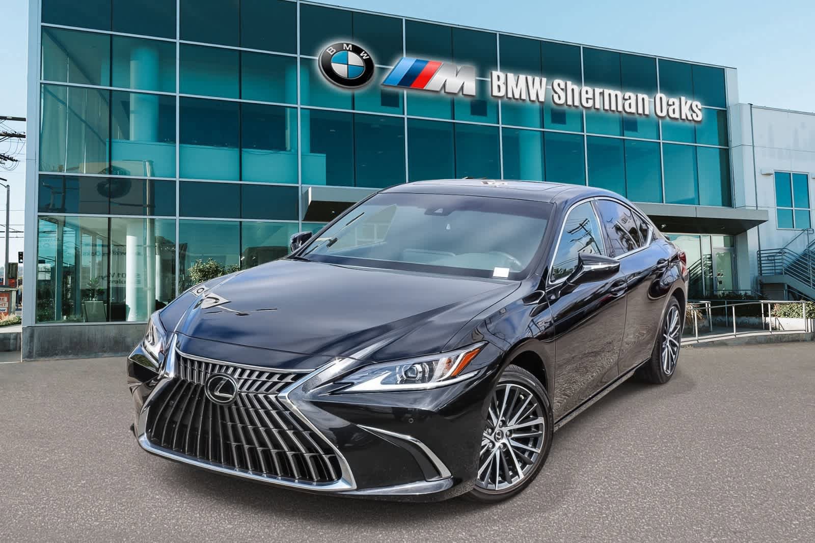 Used 2025 Lexus ES 300h w/ Premium Package image 2