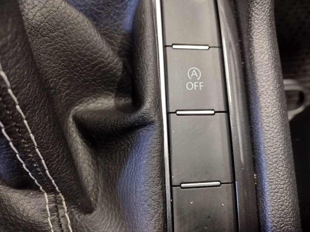 Used 2023 Volkswagen Tiguan SE AWD/4WD image 32