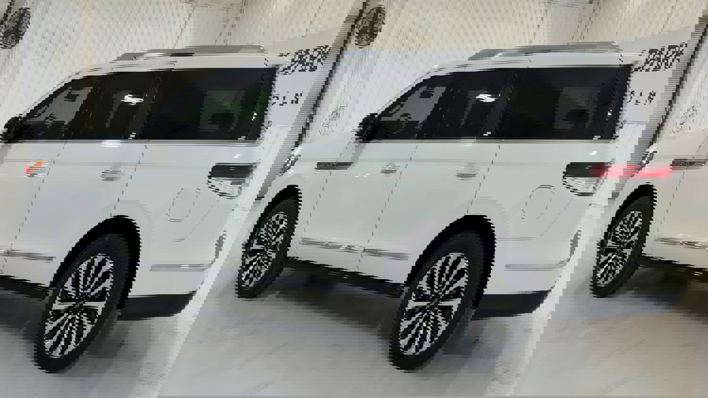 Used 2023 Lincoln Navigator Reserve image 7