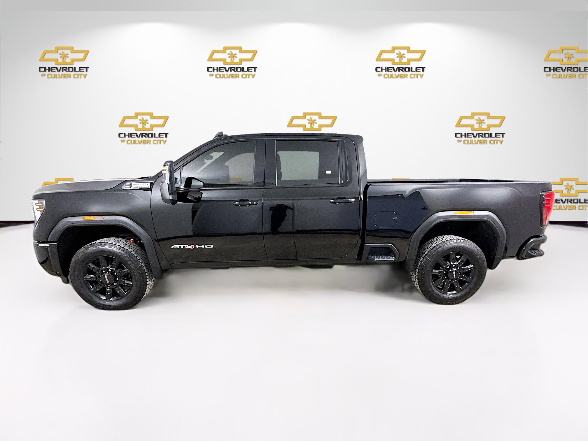 Used 2024 GMC Sierra 2500 AT4 w/ Technology Package image 4