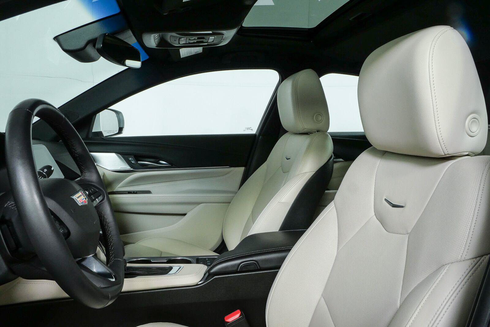 Used 2021 Cadillac CT4 Premium Luxury RWD image 5