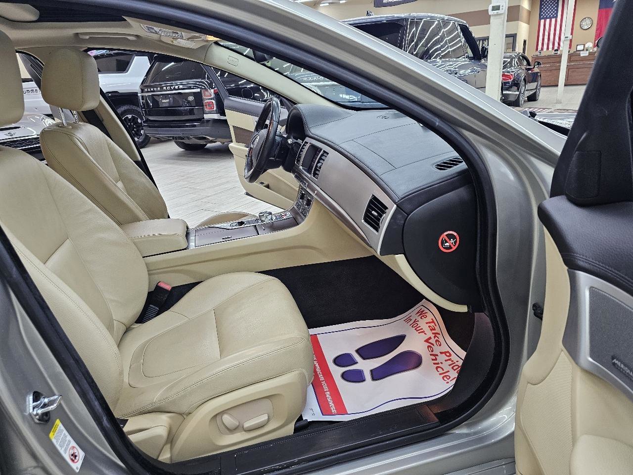 Used 2013 Jaguar XF image 20