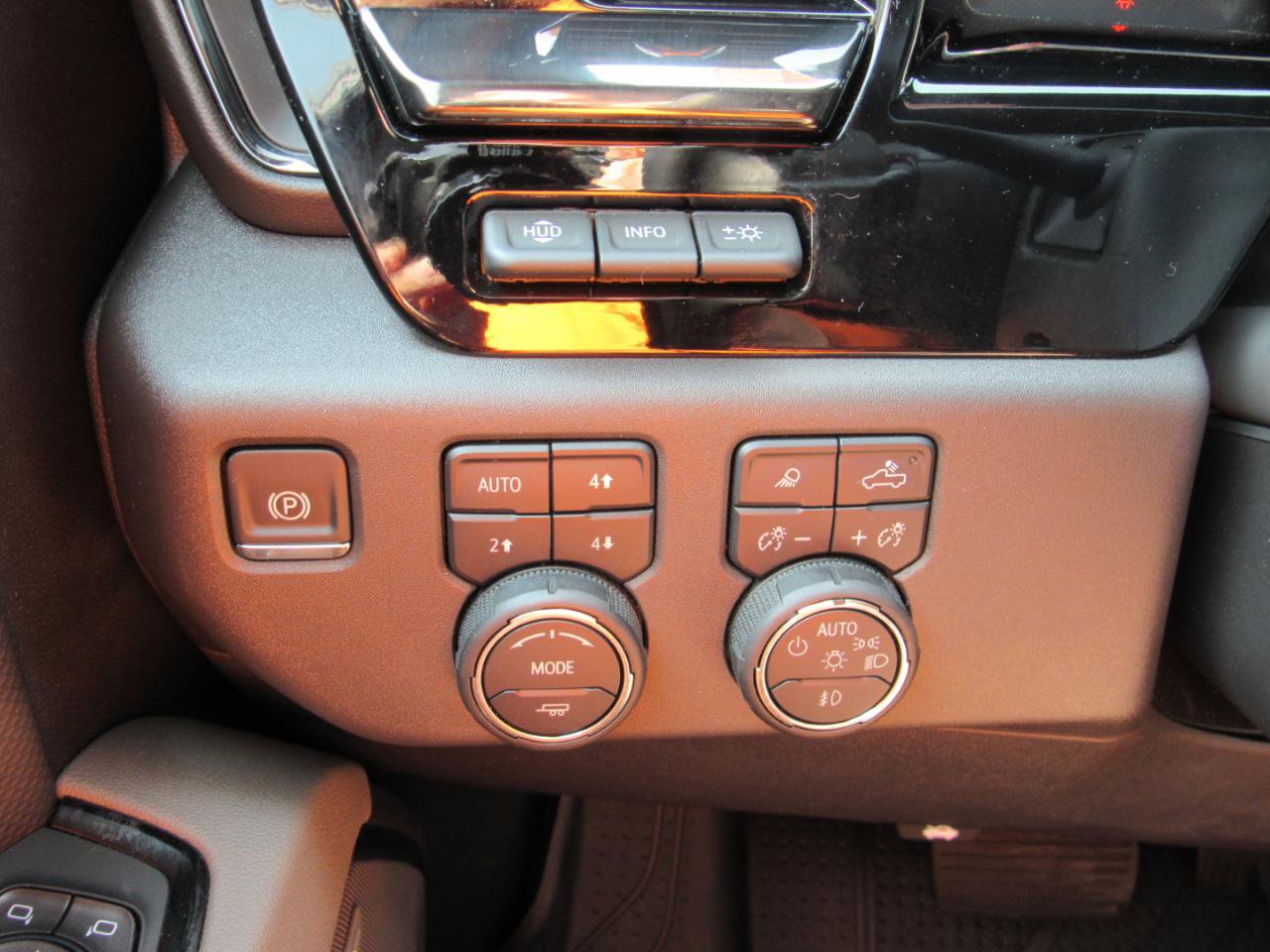 Used 2025 Chevrolet Silverado 1500 ZR2 w/ Technology Package AWD/4WD image 24
