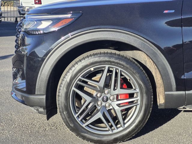 Used 2025 Ford Explorer ST-Line w/ ST-Line Street Pack AWD/4WD image 6