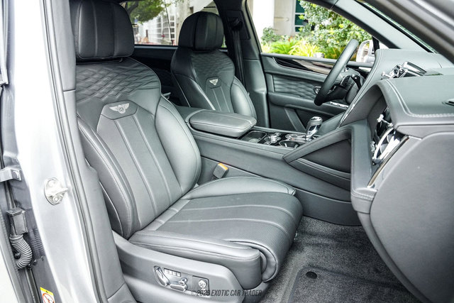 Used 2024 Bentley Bentayga Extended Wheelbase AWD/4WD image 47