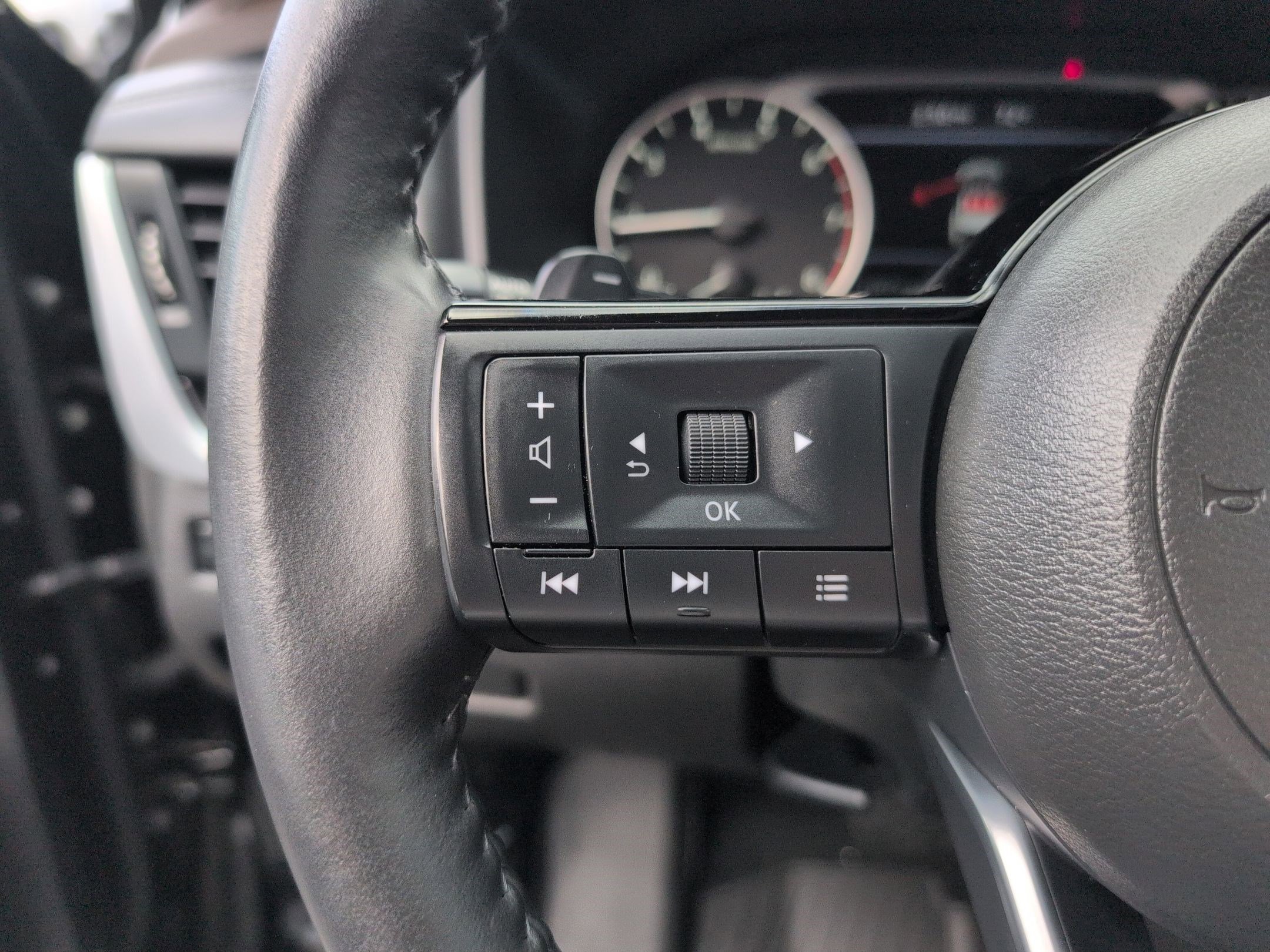 Used 2023 Nissan Rogue SV w/ SV Premium B Package image 20