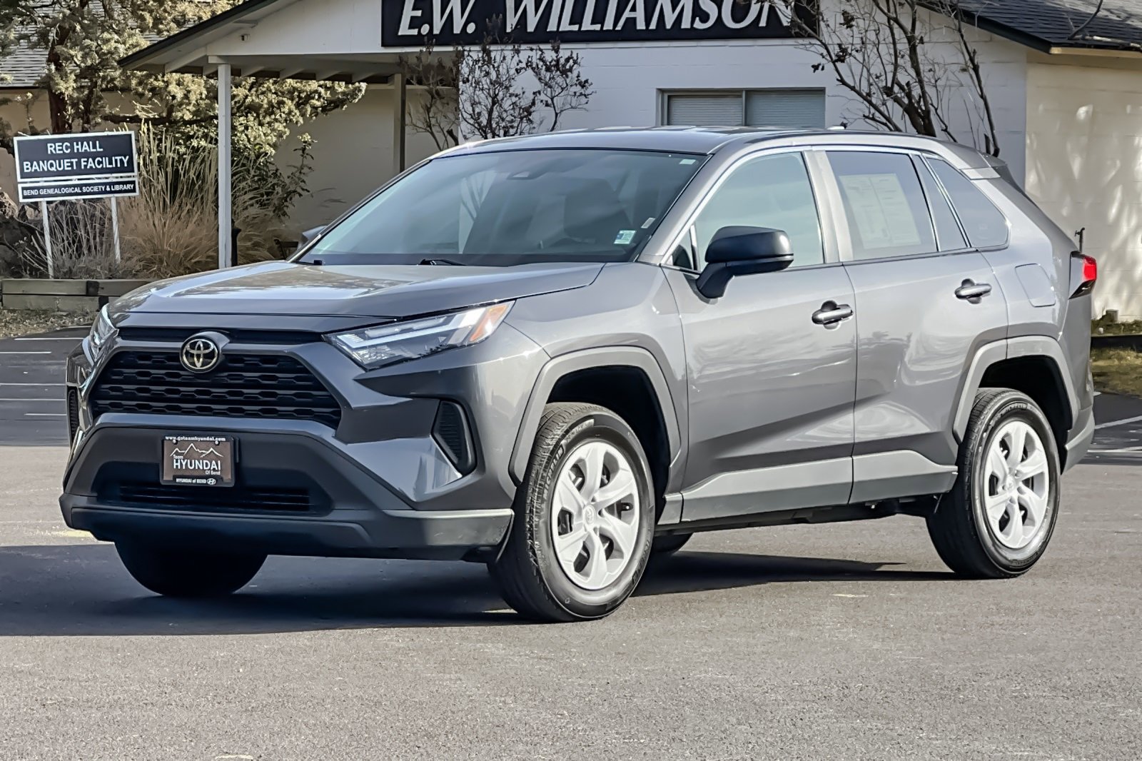 Used 2024 Toyota RAV4 LE image 9