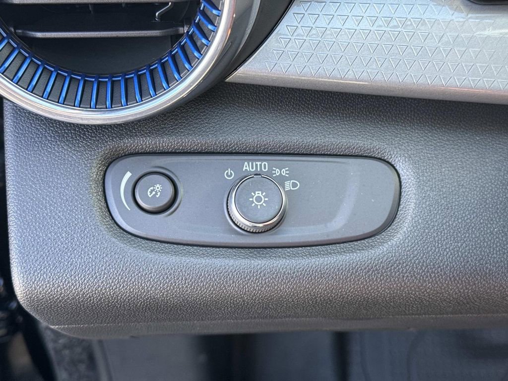 New 2026 Chevrolet Trax LT w/ Sunroof Package image 22