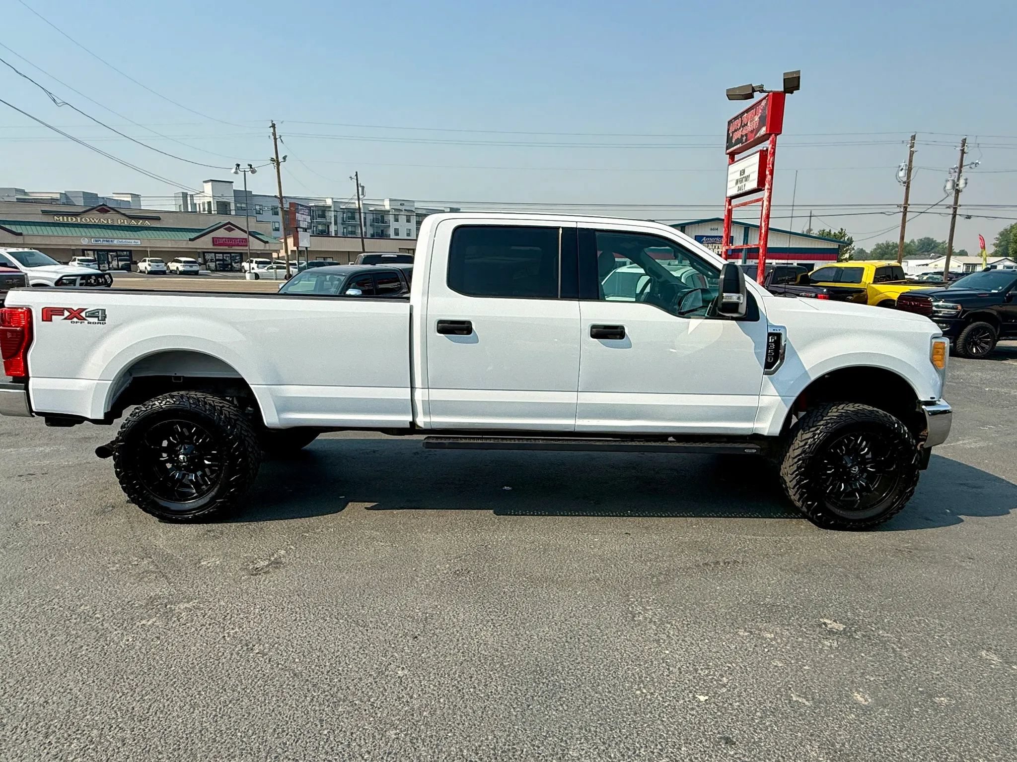 Used 2017 Ford F350 XLT w/ Camper Package AWD/4WD image 6