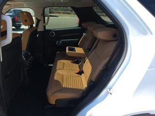 Used 2018 Land Rover Discovery HSE image 9