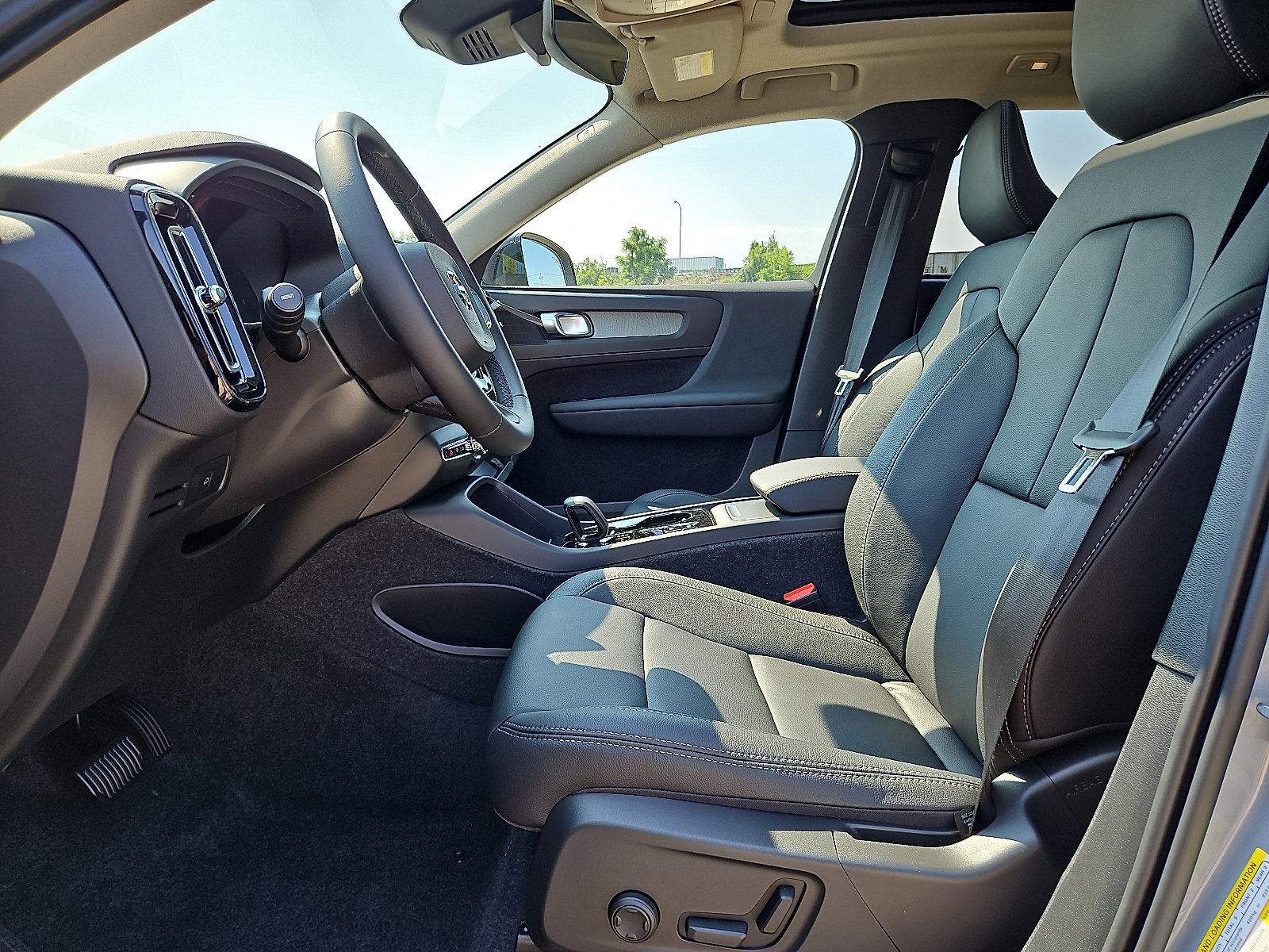 New 2026 Volvo XC40 B5 Core w/ Protection Package Premier AWD/4WD image 11