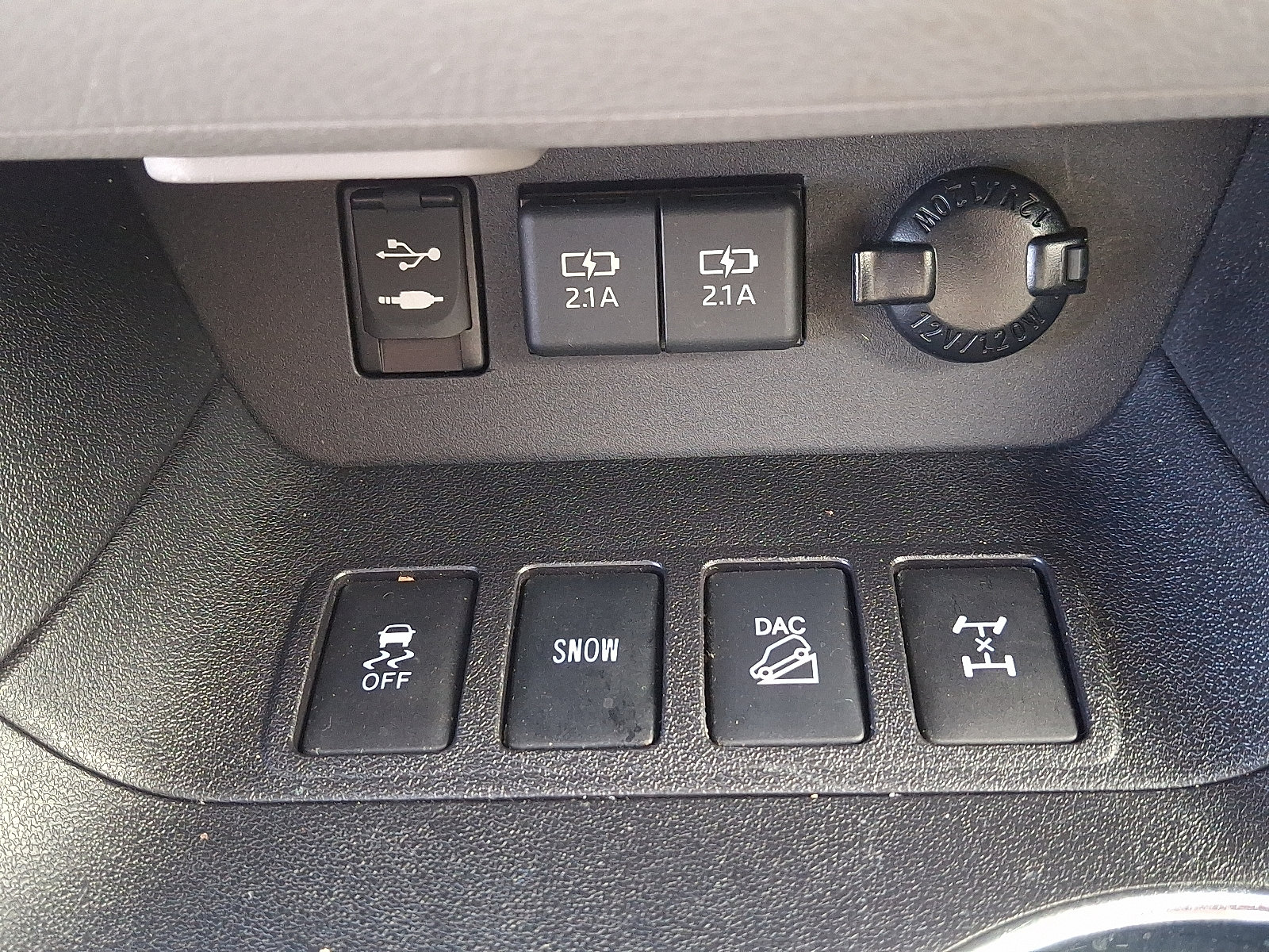 Used 2019 Toyota Highlander XLE AWD/4WD image 25