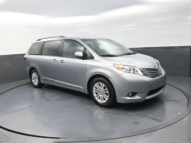 Used 2015 Toyota Sienna XLE w/ XLE Navigation Package image 10
