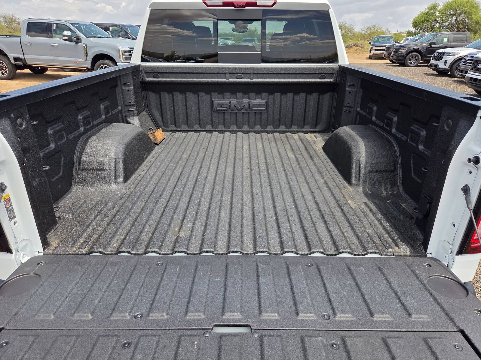 Used 2026 GMC Sierra 1500 AT4X w/ LPO, Black Badging Package AWD/4WD image 6