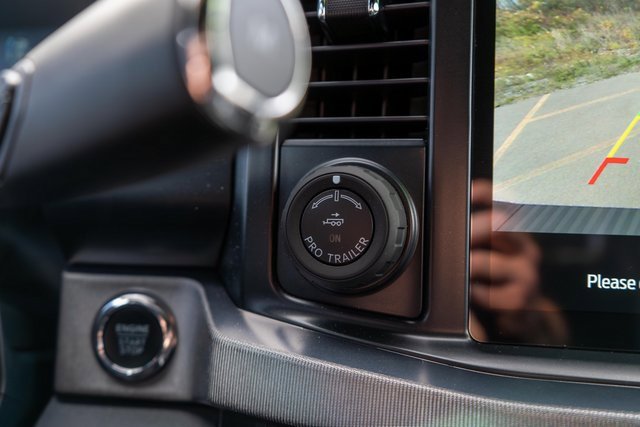 Used 2025 Ford F350 Platinum w/ FX4 Off-Road Package image 32