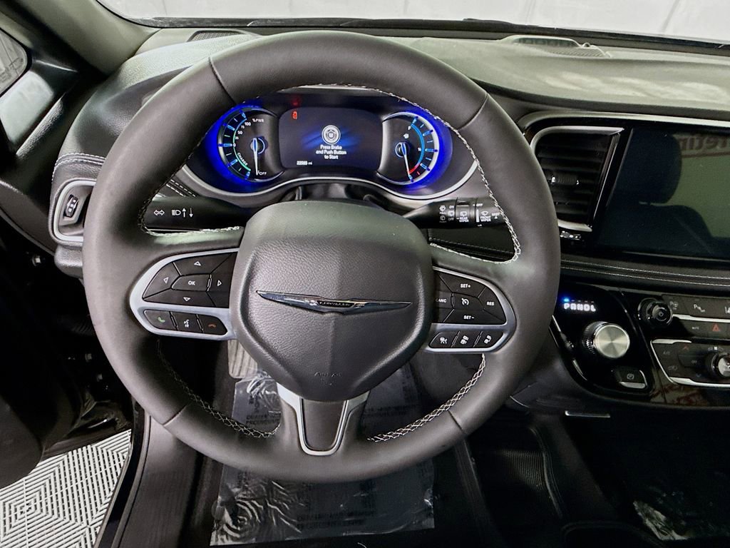 Used 2025 Chrysler Pacifica Select FWD image 19