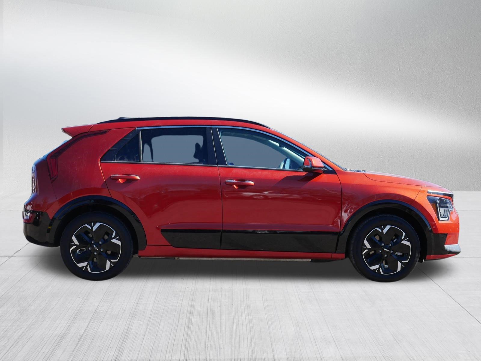 Certified 2023 Kia Niro Wave w/ Wave Preserve Package image 8